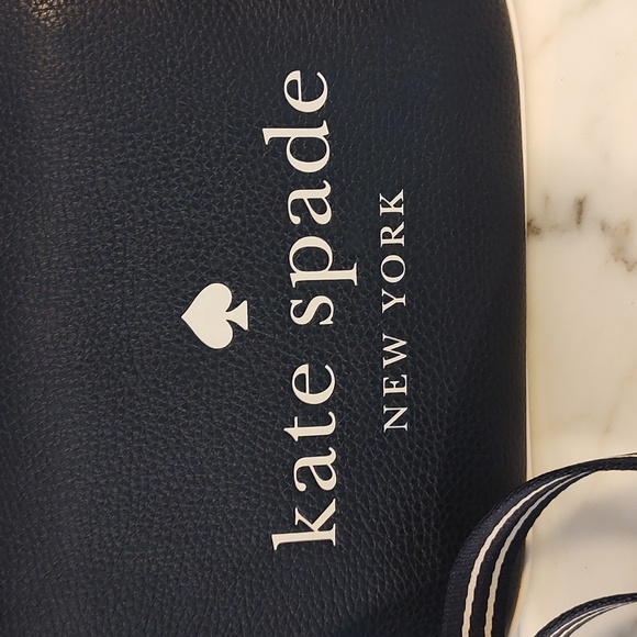Stunningly beautiful Kate Spade crossbody. NWT - Picture 2 of 8